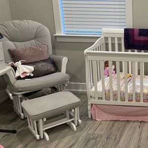 I’m selling this rocking chair with matching rocking foot rest. Slightly used.